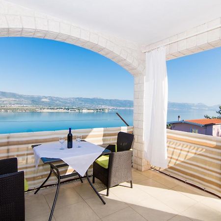 Holidays Apartments Slanada With Terrace And Sea View, Near The Beach & Town Trogir, Free Parking, Quiet Place On Peninsula Ciovo Extérieur photo