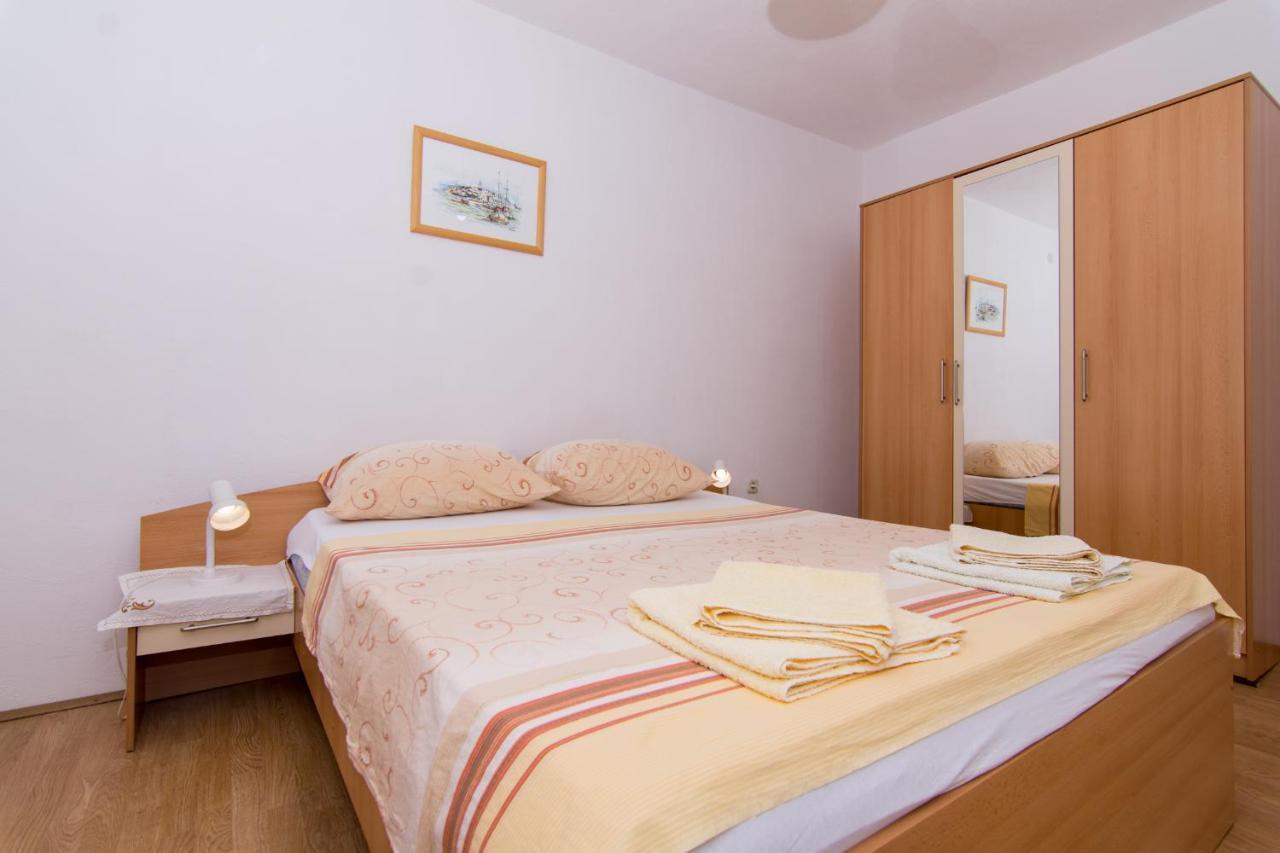 Holidays Apartments Slanada With Terrace And Sea View, Near The Beach & Town Trogir, Free Parking, Quiet Place On Peninsula Ciovo Extérieur photo