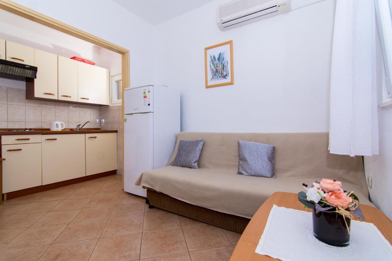 Holidays Apartments Slanada With Terrace And Sea View, Near The Beach & Town Trogir, Free Parking, Quiet Place On Peninsula Ciovo Extérieur photo