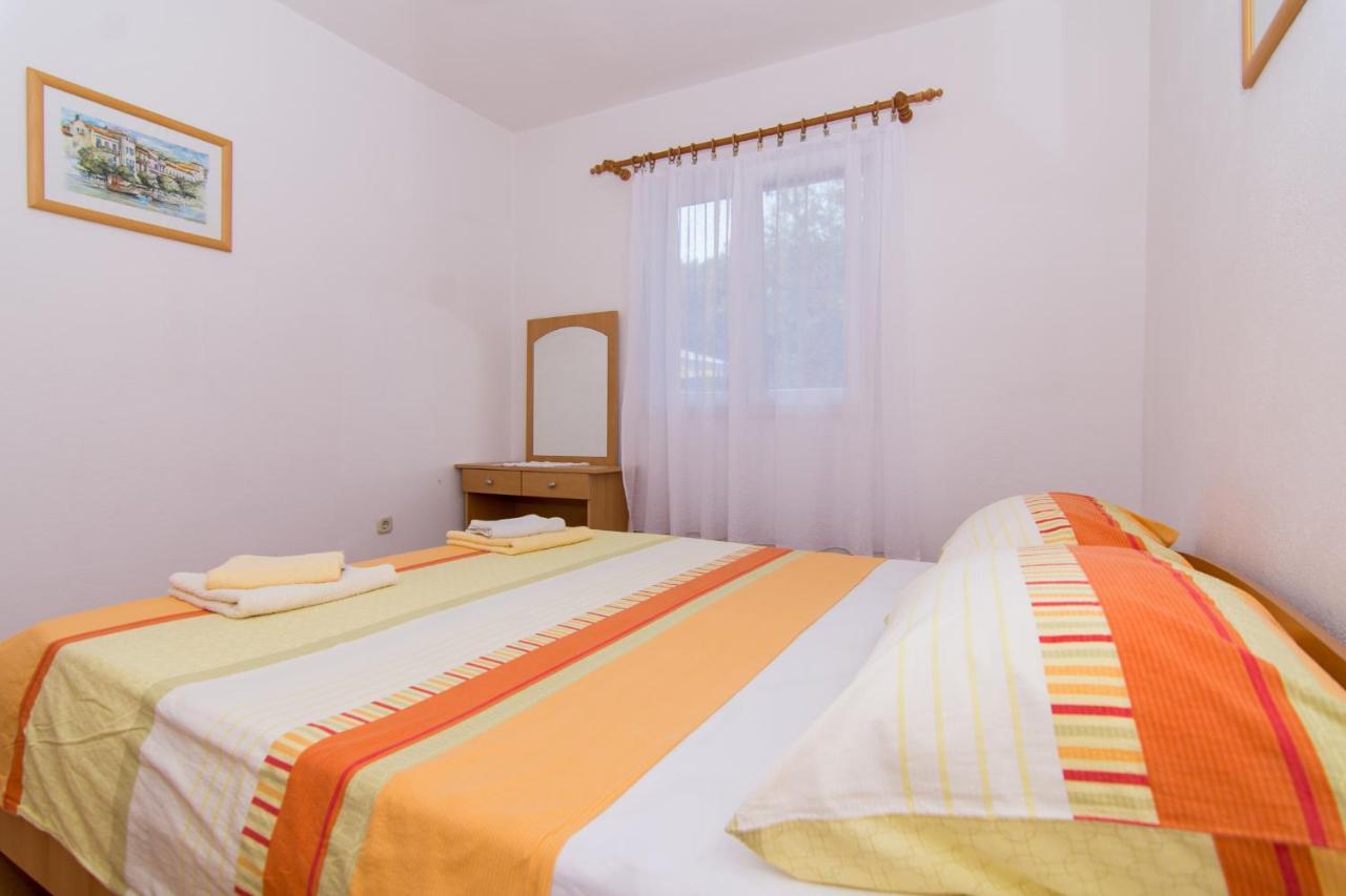Holidays Apartments Slanada With Terrace And Sea View, Near The Beach & Town Trogir, Free Parking, Quiet Place On Peninsula Ciovo Extérieur photo