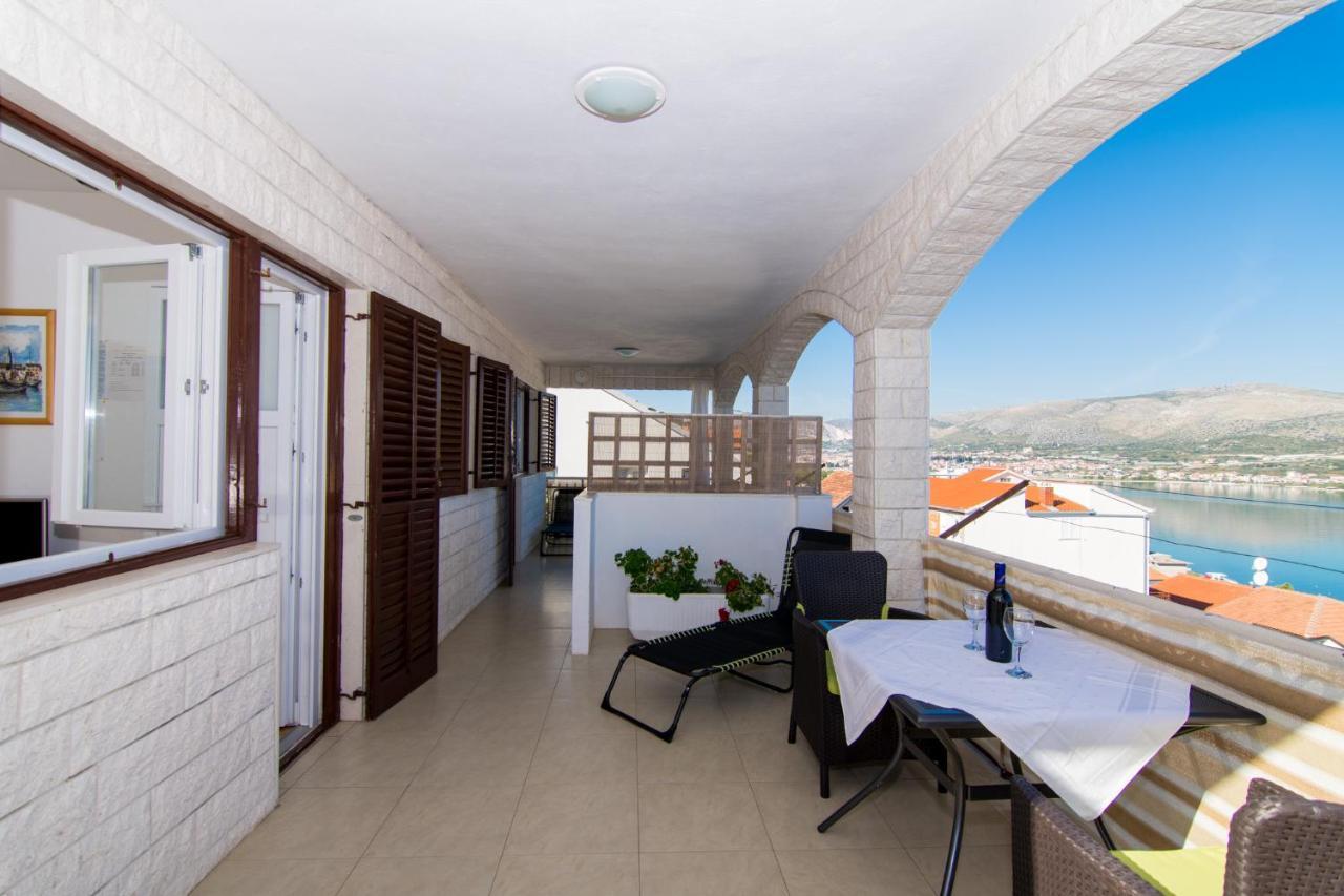 Holidays Apartments Slanada With Terrace And Sea View, Near The Beach & Town Trogir, Free Parking, Quiet Place On Peninsula Ciovo Extérieur photo
