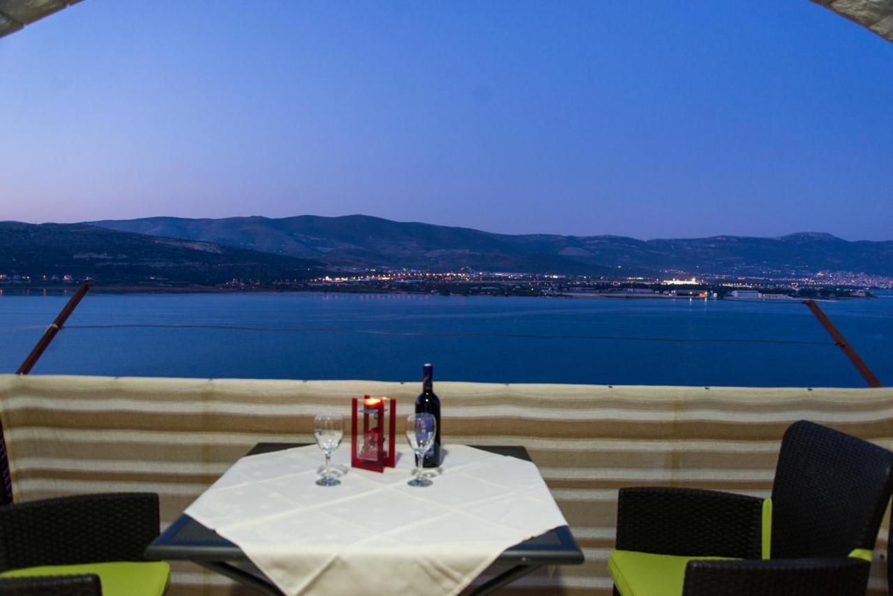 Holidays Apartments Slanada With Terrace And Sea View, Near The Beach & Town Trogir, Free Parking, Quiet Place On Peninsula Ciovo Extérieur photo