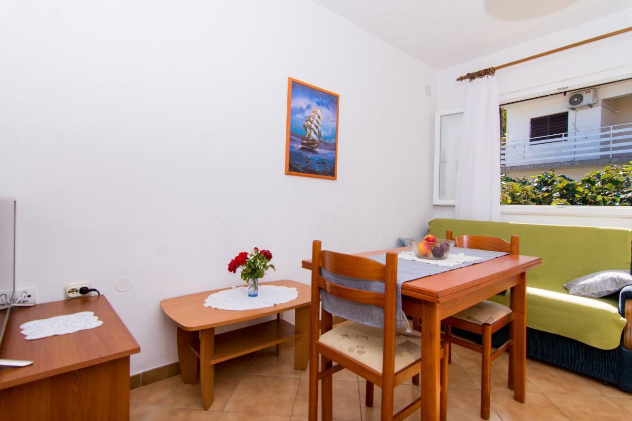 Holidays Apartments Slanada With Terrace And Sea View, Near The Beach & Town Trogir, Free Parking, Quiet Place On Peninsula Ciovo Extérieur photo