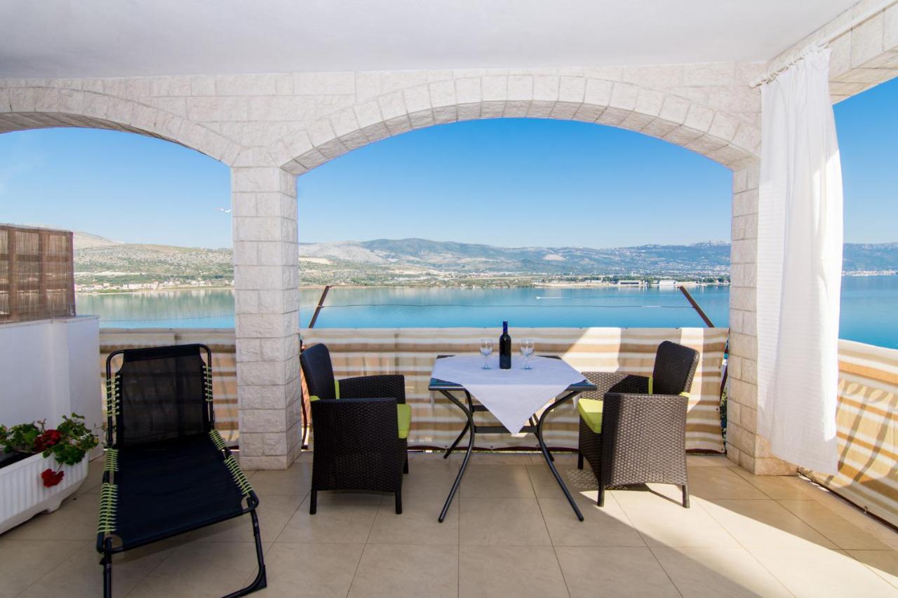 Holidays Apartments Slanada With Terrace And Sea View, Near The Beach & Town Trogir, Free Parking, Quiet Place On Peninsula Ciovo Extérieur photo