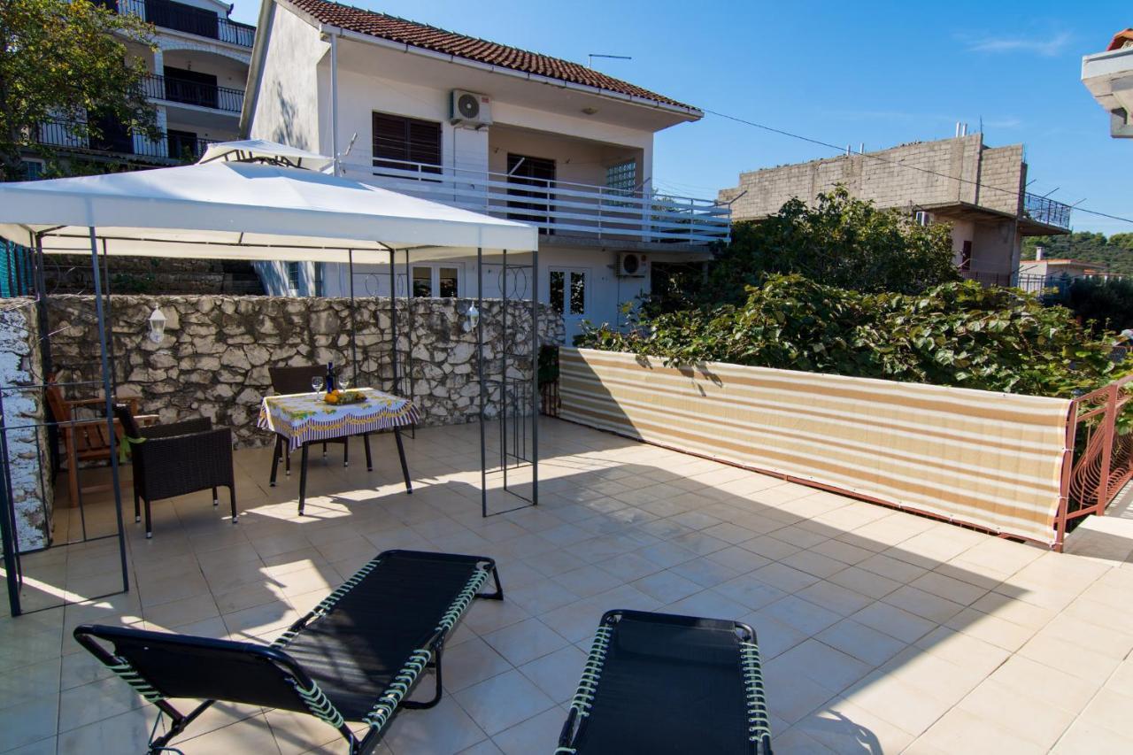 Holidays Apartments Slanada With Terrace And Sea View, Near The Beach & Town Trogir, Free Parking, Quiet Place On Peninsula Ciovo Extérieur photo