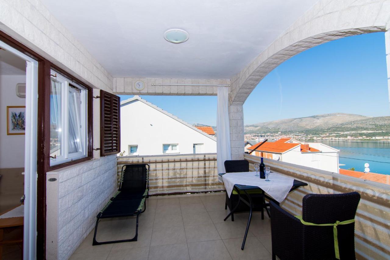 Holidays Apartments Slanada With Terrace And Sea View, Near The Beach & Town Trogir, Free Parking, Quiet Place On Peninsula Ciovo Extérieur photo