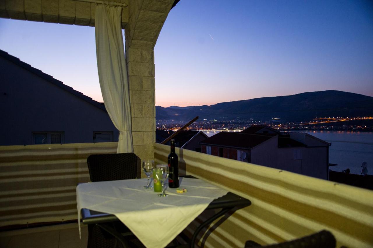 Holidays Apartments Slanada With Terrace And Sea View, Near The Beach & Town Trogir, Free Parking, Quiet Place On Peninsula Ciovo Extérieur photo