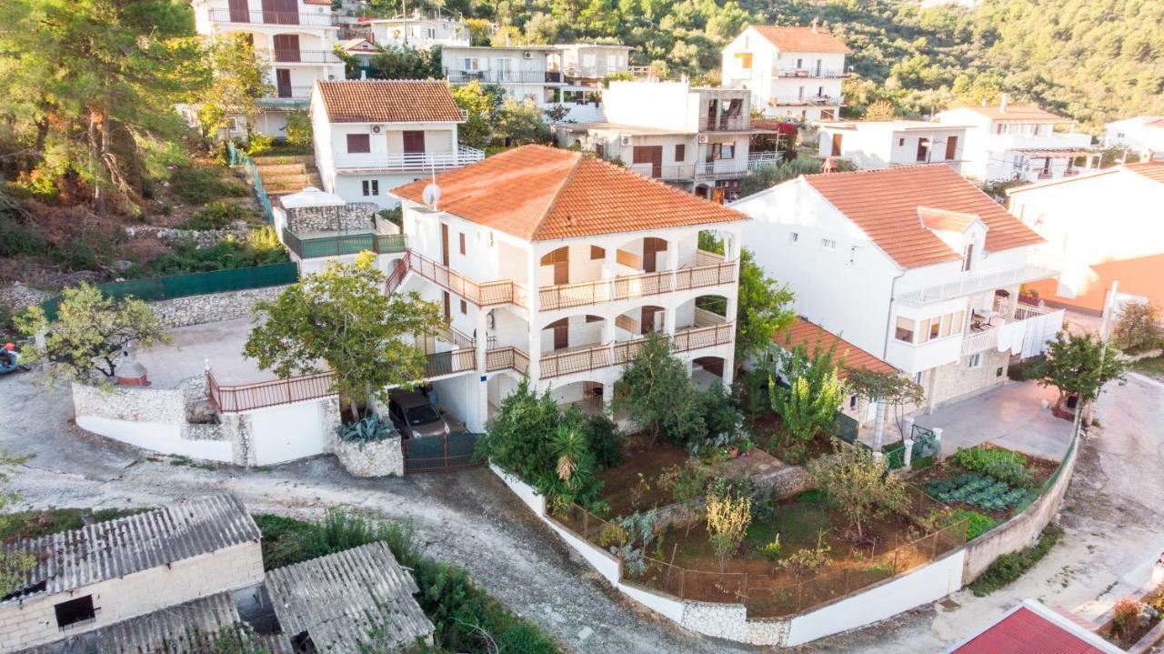 Holidays Apartments Slanada With Terrace And Sea View, Near The Beach & Town Trogir, Free Parking, Quiet Place On Peninsula Ciovo Extérieur photo