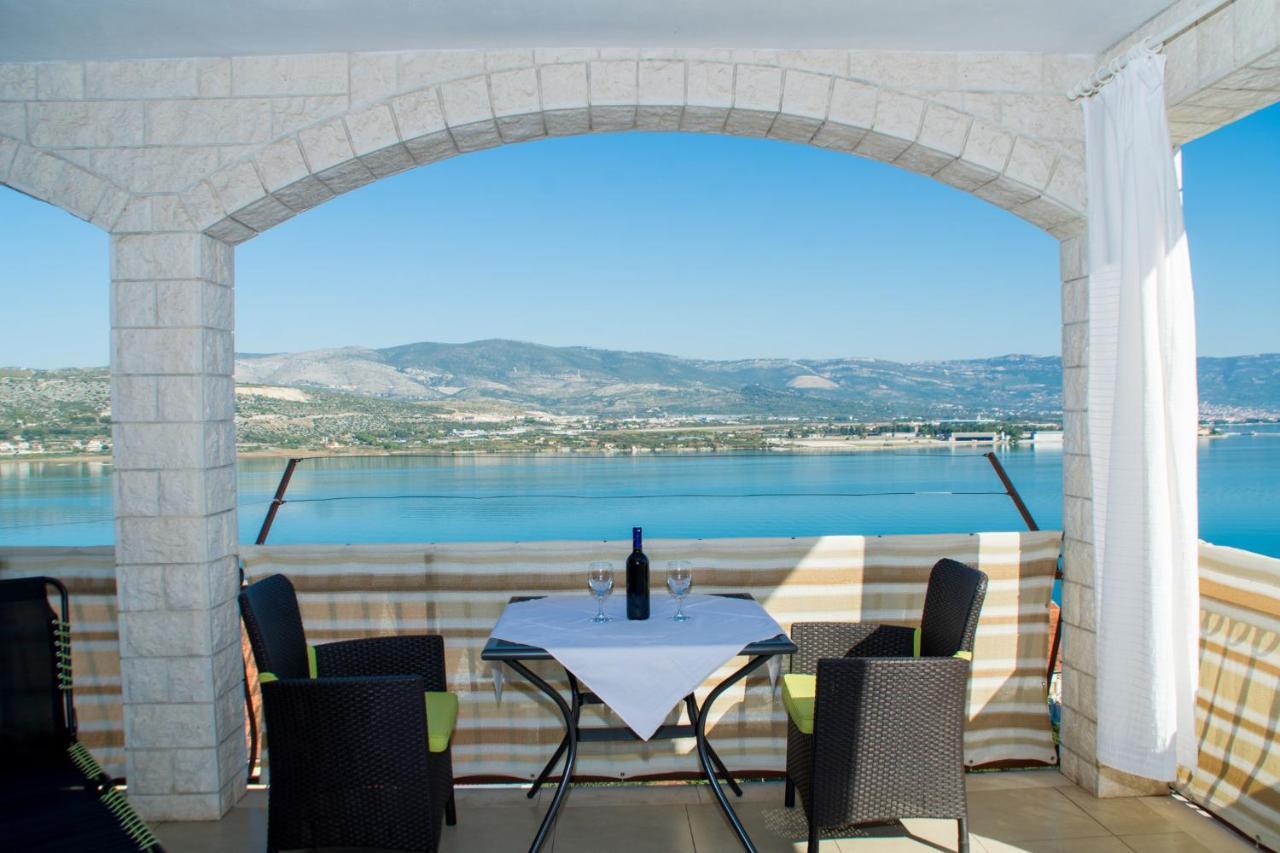 Holidays Apartments Slanada With Terrace And Sea View, Near The Beach & Town Trogir, Free Parking, Quiet Place On Peninsula Ciovo Extérieur photo
