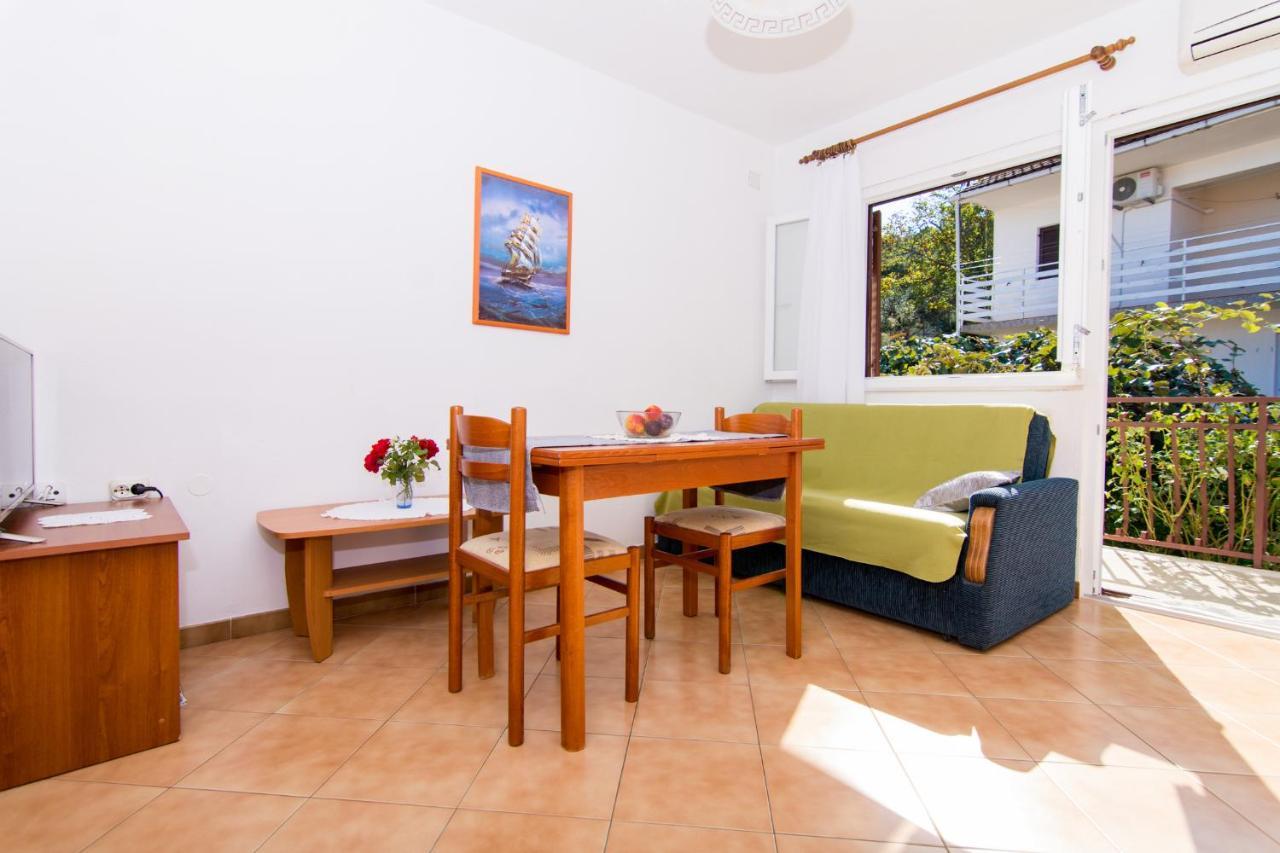 Holidays Apartments Slanada With Terrace And Sea View, Near The Beach & Town Trogir, Free Parking, Quiet Place On Peninsula Ciovo Extérieur photo