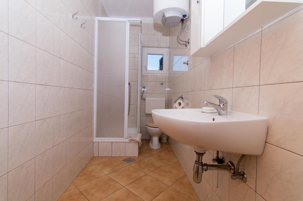 Holidays Apartments Slanada With Terrace And Sea View, Near The Beach & Town Trogir, Free Parking, Quiet Place On Peninsula Ciovo Extérieur photo