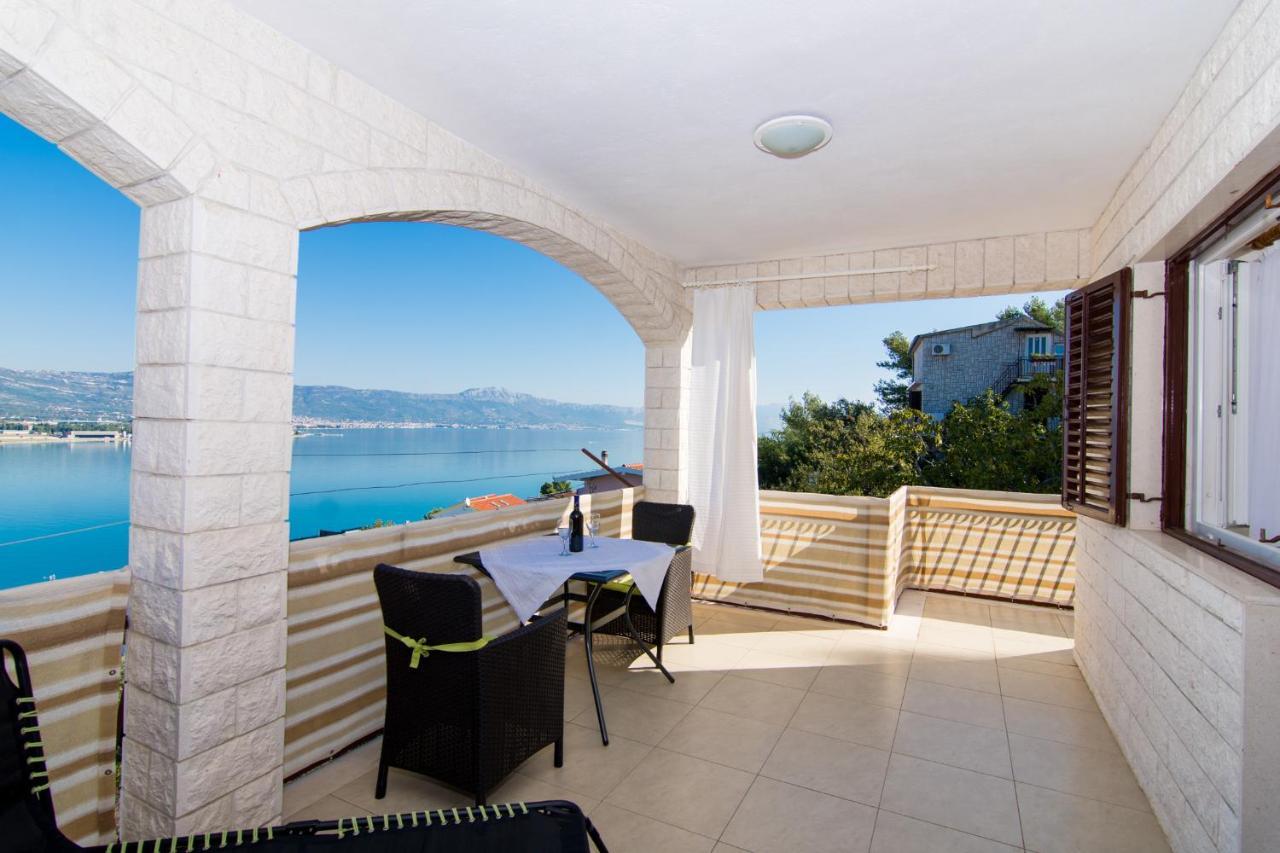 Holidays Apartments Slanada With Terrace And Sea View, Near The Beach & Town Trogir, Free Parking, Quiet Place On Peninsula Ciovo Extérieur photo